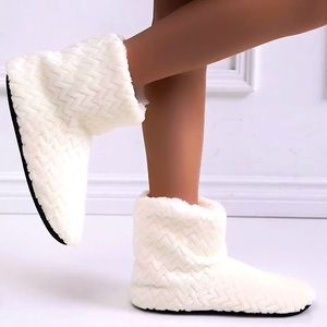 NEW Chevron Plush Lined Slipper Boots White